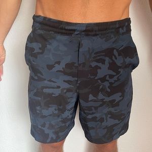 Lululemon Blue Camo Men’s Athletic Shorts (S)